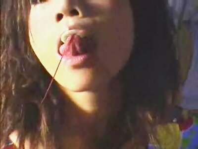 Cô bé sex nhật massage quàng khăn đỏ